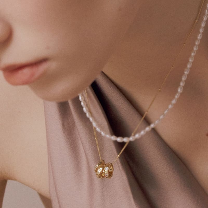 

ONEENOUGH Glow Pourin` Rings Necklace FREE