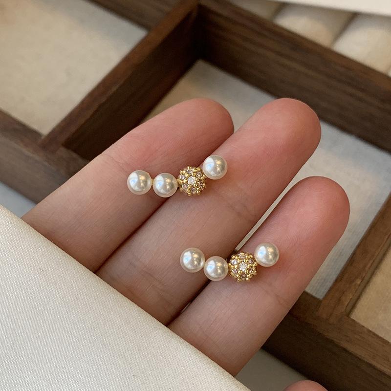 Elegant Curved Stud Earrings for Women - Simple, Fashionable, Versatile Jewelry