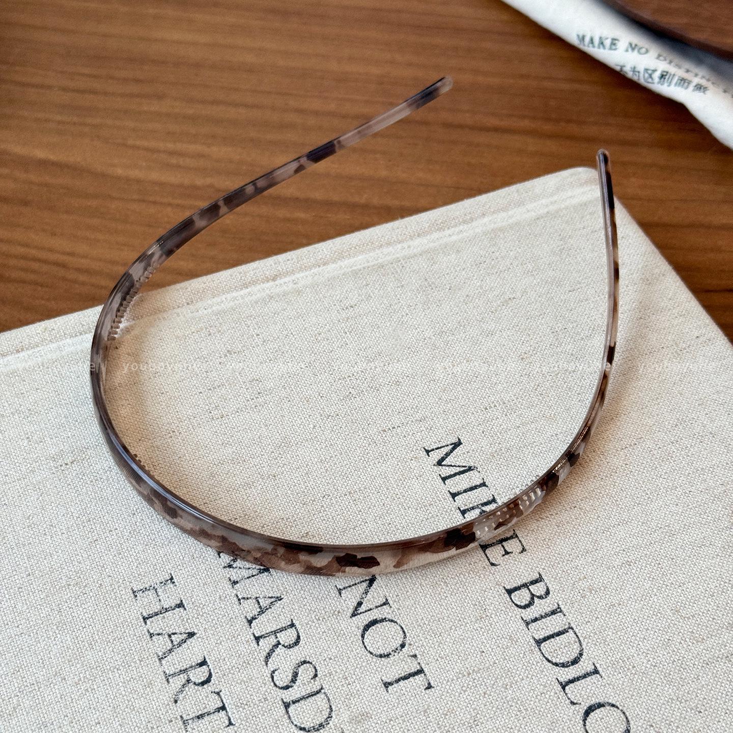 

Нескользящая повязка на голову с леопардовым принтом: Женская заколка для волос U-образной формы 2025 для удобного и надежного умывания лица.