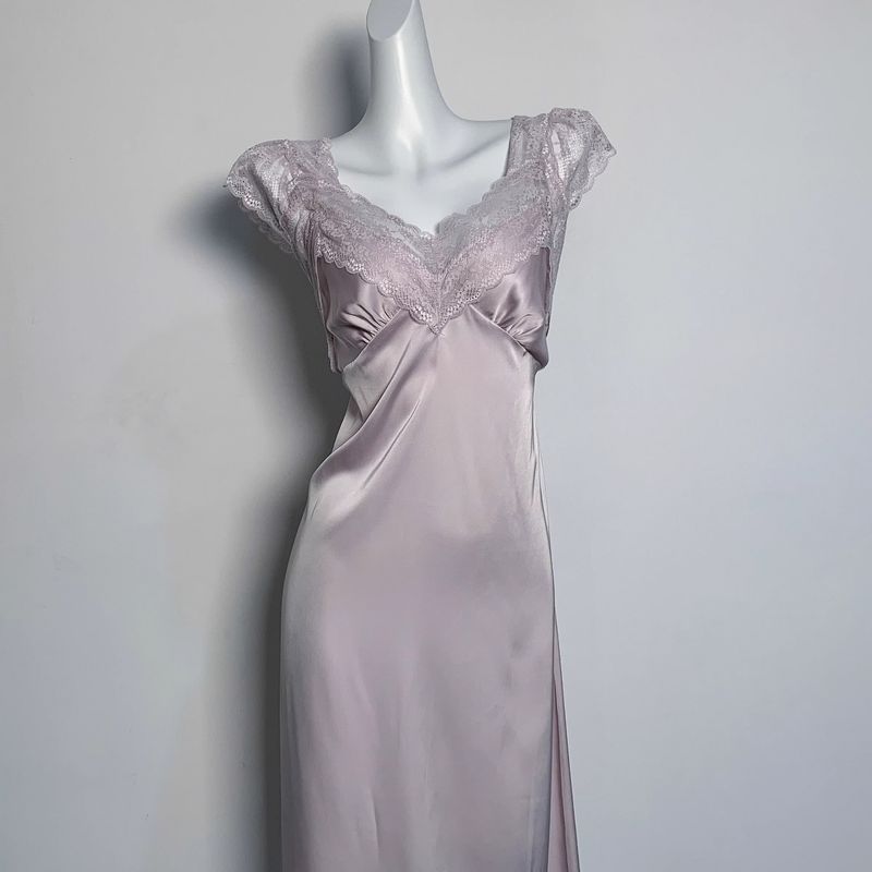 

Good Morning with You Purple Wind Chimes Purple Lace Suspenders Satin Nightdress Mid Length Long Length with Chest Pad Ice Silk Pajamas Can Be Outwear Purple 170(XL)