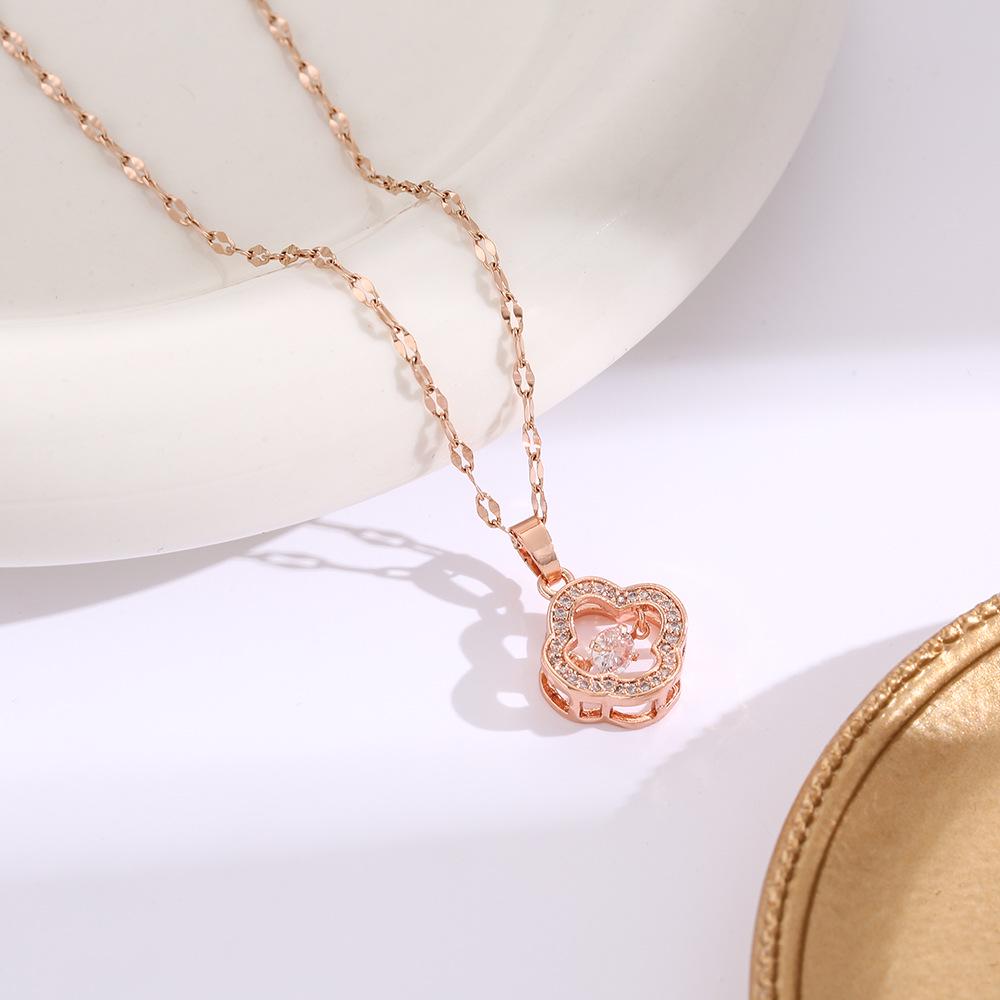 Elegant Gold-Plated Chinese-Style Four-Leaf Clover Necklace with Imitation Hetian Jade Pendant for Women