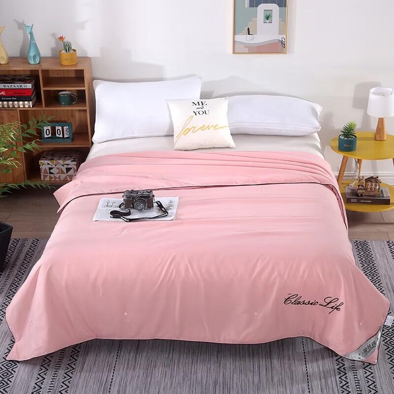 

Jin Que Xiang Elegant Silk Aloe Vera All-Season Quilt