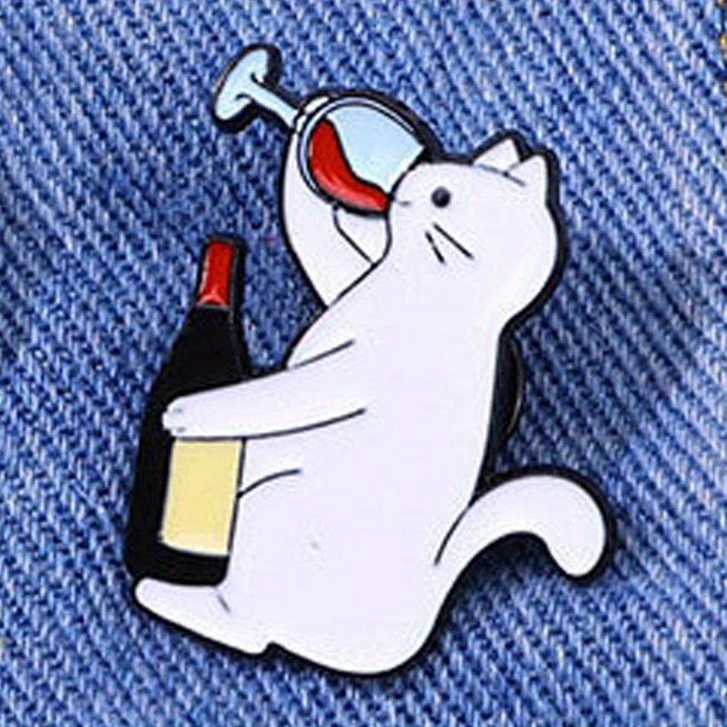 Cat Drinking Red Wine Interesting Brooch Student Backpack Needle Buckle Badge