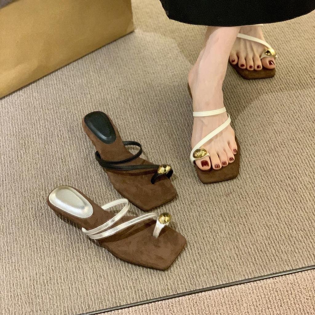 Small Slope Heel French Beautiful Silver Set of Toe Sandals Women's 2025 New Versatile Skirt Beautiful Beach Sandals