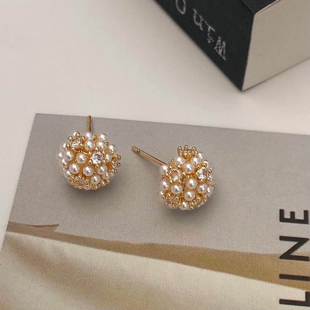 

Элегантные серьги-пусеты в виде цветка с цирконом и жемчугом - Дизайн высокого класса, легкая роскошь для женщин