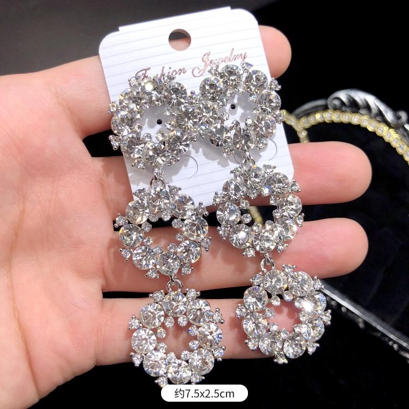 Korean Version of Celebrity Luxury Crystal Flash Diamond Stud Earrings Women's Banquet Exaggerated Temperament Fringed Earrings Retro Zircon Earrings