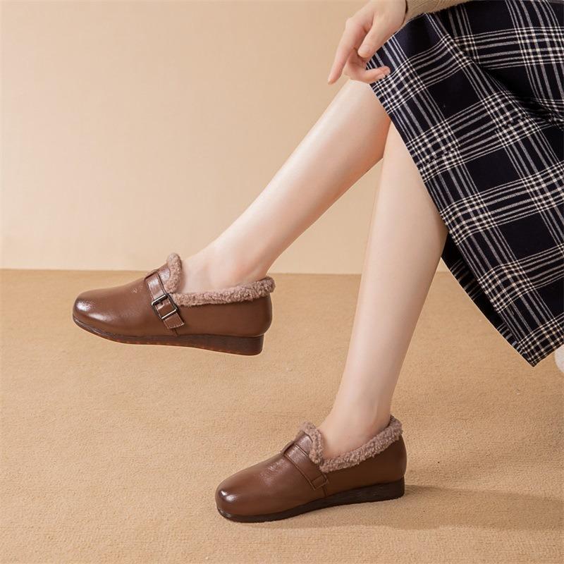 Mao Mao shoes women wear casual lamb wool bean shoes in winter women's one-pedal flat-soled mother velvet cotton elderly single shoes