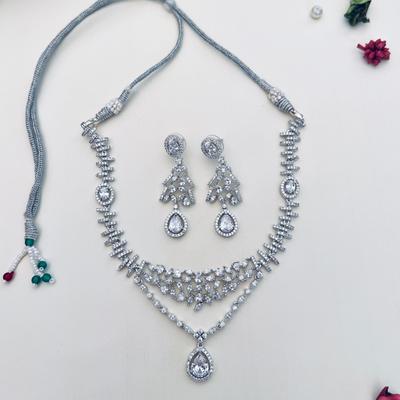 Postříbřená sada diamantových kulatých náhrdelníků Sada diamantových náhrdelníků pro ženy