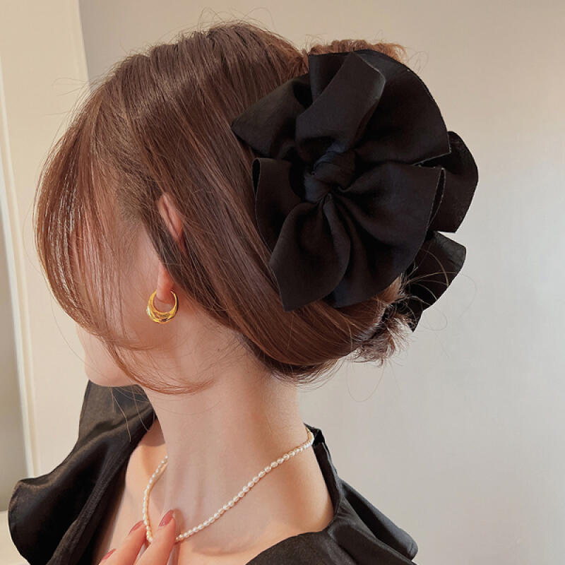 Renuud Chic Twisted Ribbon Hair Clip