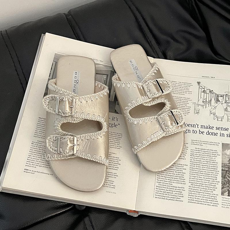 Fashion versatile simple casual comfortable sandals women 2025 new summer wear non-slip one-word beach shoes