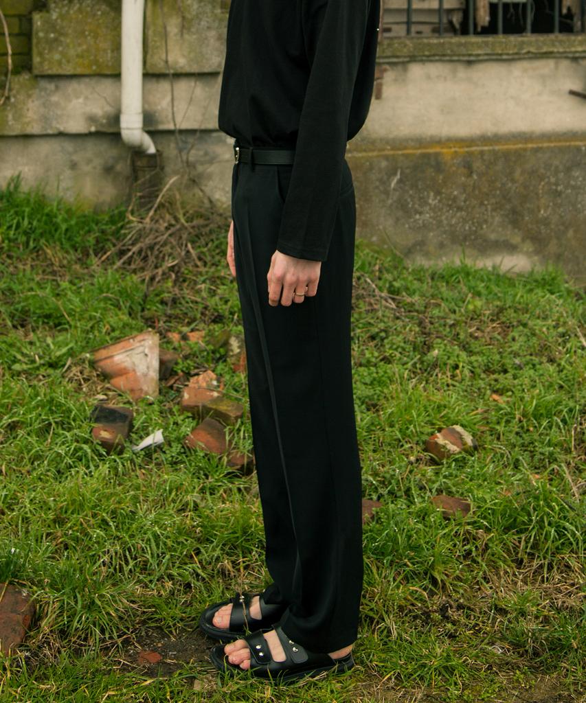 261EUI Line Slacks Black