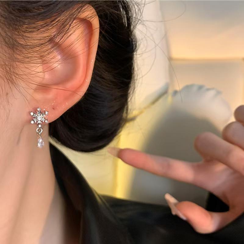 Luxury Zircon Snowflake Earrings for Women Full Rhinestone  Girls Party Jewelry Gift