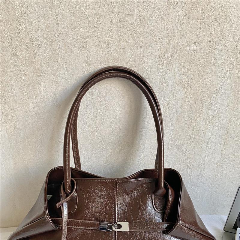 PU Tote Bag for Women with Cracked Texture Design and Metal Clasp Closure Ideal for Daily Use Work and Casual Outings