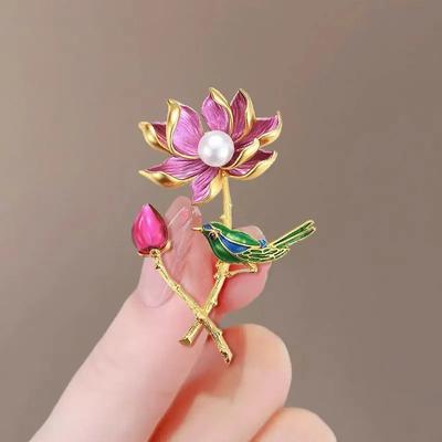 Exquisite Elster Lotus Brosche für Frauen im chinesischen Stil Faltfächer Pfingstrose Blume Perle Quaste Corsage Braut Hochzeit Party Schmuck