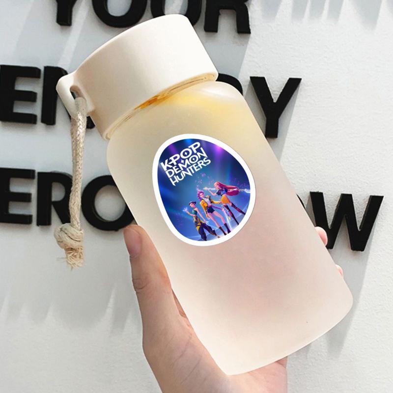 

65 шт./набір Kpop Наклейки Мисливці на демонів Аніме Водонепроникні На телефон Скрапбук Ноутбук Пляшка Багаж Декорація Зроби сам Графіті Наклейки 1set