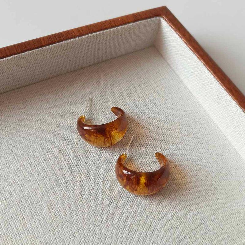 

Оуян Нана Серьги-кольца янтарного цвета в том же стиле Женские 2024 Новое поступление Серия цветов Майяр Фантазийные серьги-пусеты Pair of small size 925 silver needle earrings