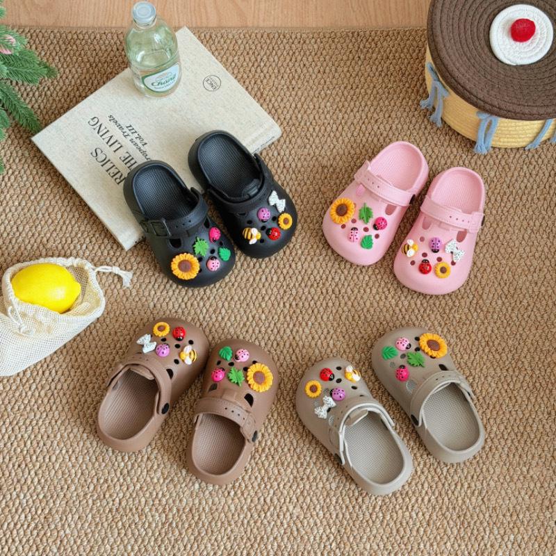 DIY Crocs Decoration Kit: Detachable Cartoon Buckles with Cute Sunflower & Ladybug Designs for Kids