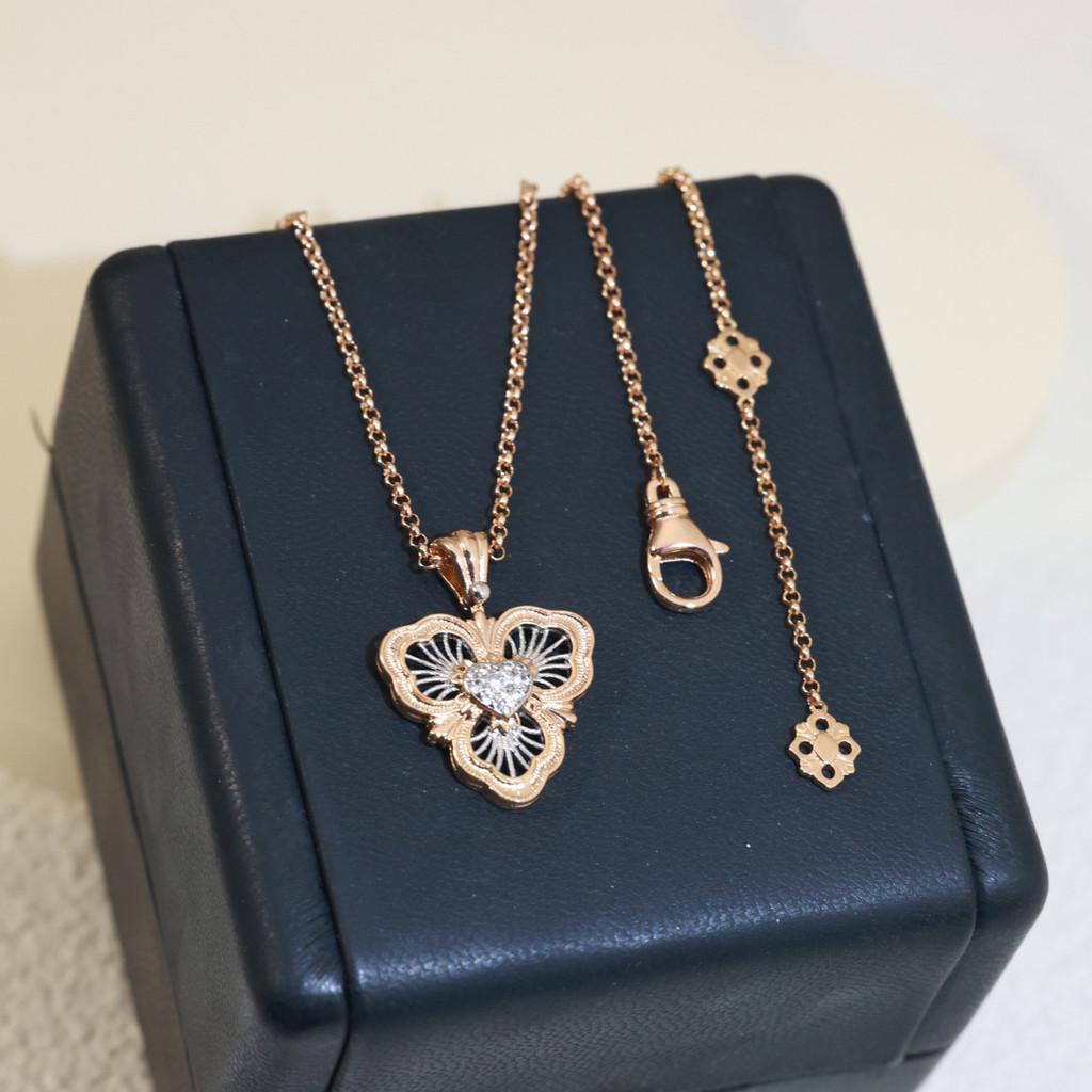 

Італійські Висококласні Прикраси Вінтажний Палацовий Стиль Ремінь Золотий Щіткою Конюшина Двосторонній Кольє Для Щоденного Носіння Високоякісні Прикраси Подарунок рожевий колір золота