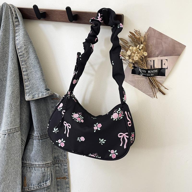 

Легкая женская летняя сумка через плечо с цветочным плиссе чёрный