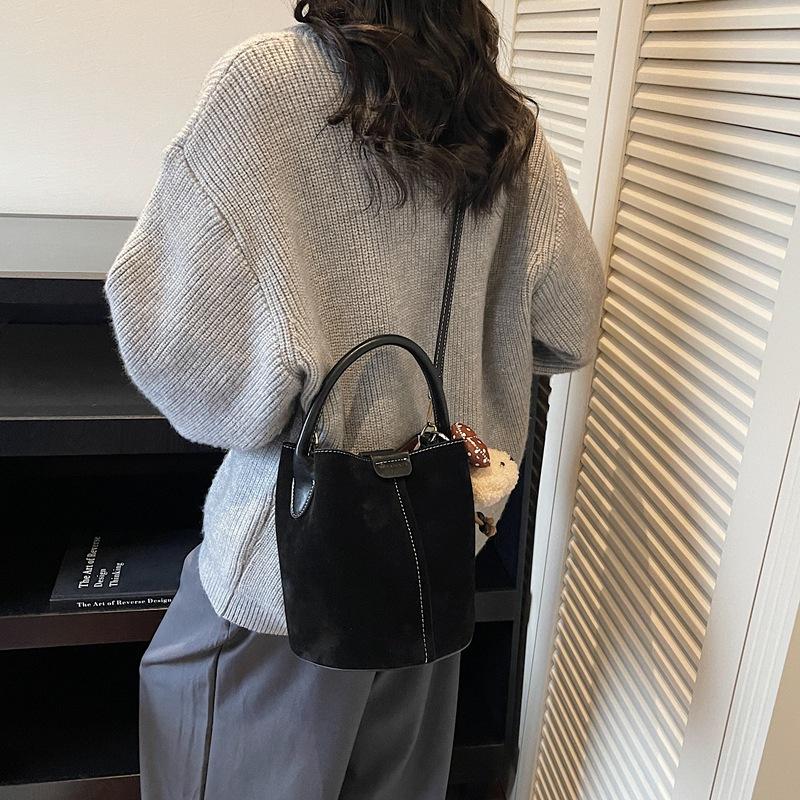 

New Korean Style Simple Crossbody Bag Women Retro Matte Shoulder Bag Comfortable and Versatile Texture Casual Handle Bucket Bag чёрный