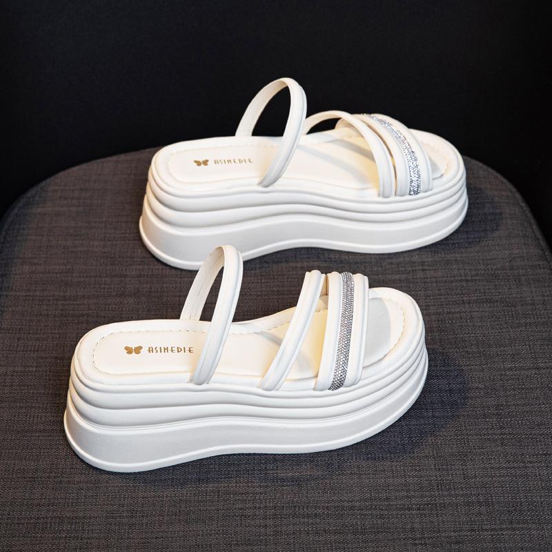 Platform slippers women's 2025 new summer wear high-end fashion versatile muffin one-word sandals heightening sandals