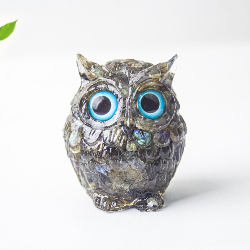 Uil als bureaudecoratie van kristalhars met glinsterende steentjes, ideaal als cadeau voor thuis of op kantoor.