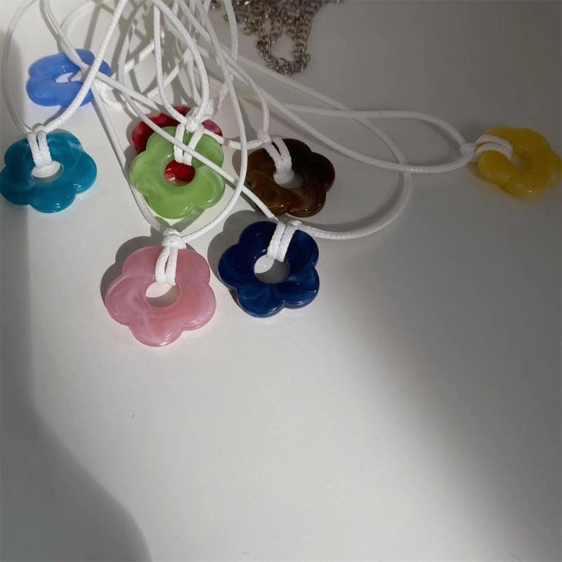 Unique Hollowed-Out Flower Pendant Necklaces Acrylic Material Flower Jewelry Pendant Choker Suitable for Any Occasion