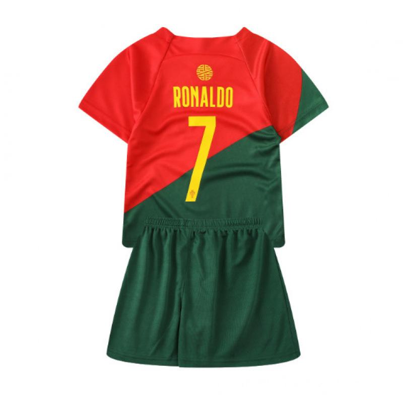 

2 Real Madrid Riyadro jersey 252 Barcelona Manchester City C Ronaldo children s football jersey set jersey Size 30 (160-165 cm)