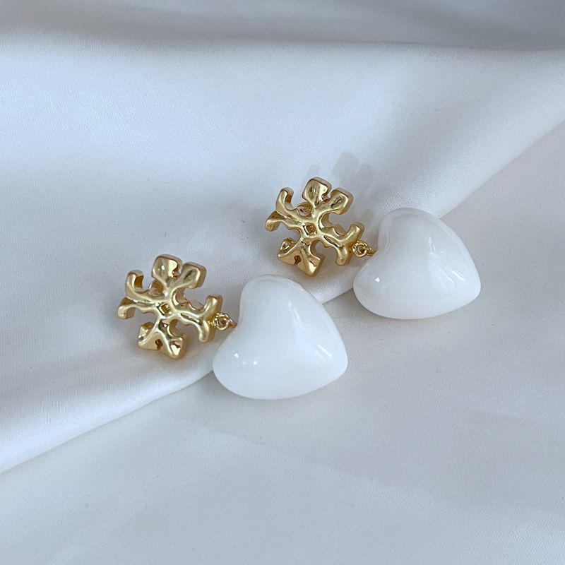 

Chic 3D Heart English Letter Earrings - European & American Style белый