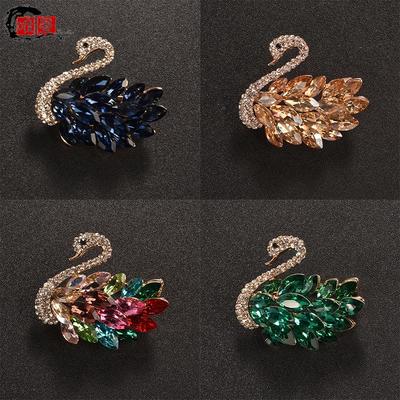 Korean Swan Crystal Brooch: Luxurious Gem Corsage for Sweaters and Suits, Atmospheric and Elegant Women's Accessory.