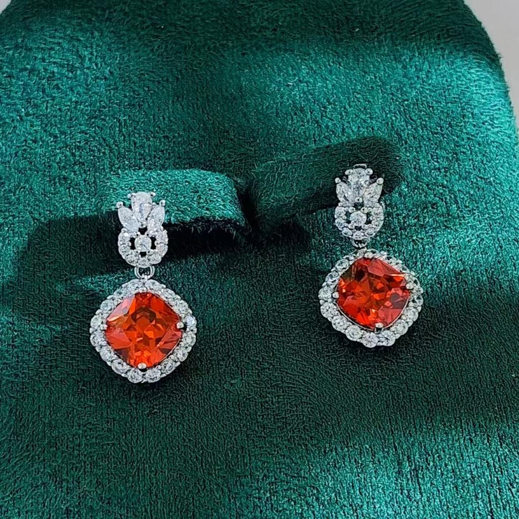 Temperament: Versatile light luxury, high-end super glitter, diamond crown, zircon stud earrings, pink gemstone sugar cube earrings