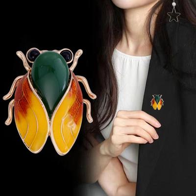 Brooch im nationalen Stil, Lapel Pin mit Emaille-Flügeln und Zikaden-Design mit Imitation-Jadetextur, Cheongsam-Abzeichen für chinesische Bekleidungsaccessoires