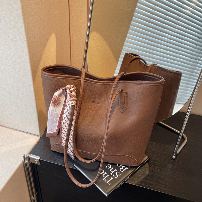 

Сумка-тоут премиум-класса большой вместимости для поездок на работу, новая осенне-зимняя, в ретро-стиле, простая на плечо/под мышку темно-коричневого