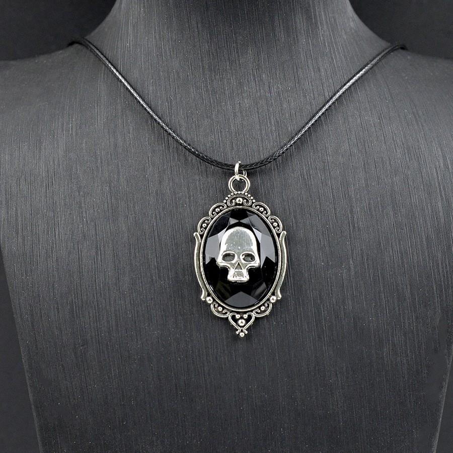 Dark Gothic Skeleton Pendant Necklace With Geometric Alloy Charm For Halloween Costume Accessories