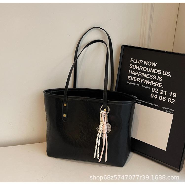 2025 High-end Retro Feeling Large-capacity Underarm Women's Bag New Fashion Tote Bag Niche Versatile Commuter Shoulder Bag