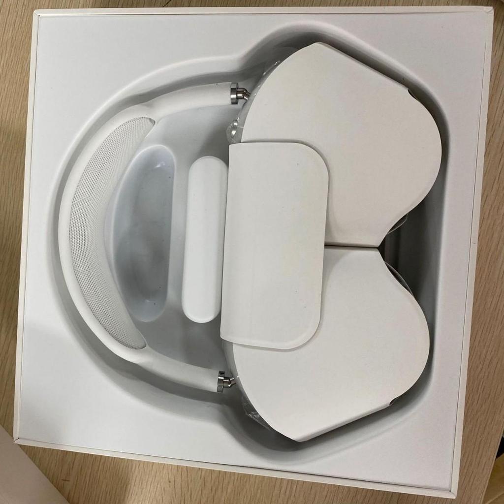 Yuehu 1561M Metal Over-Ear Headphones with Type-C Port - Second Generation, Self-Adaptive, Portable Design