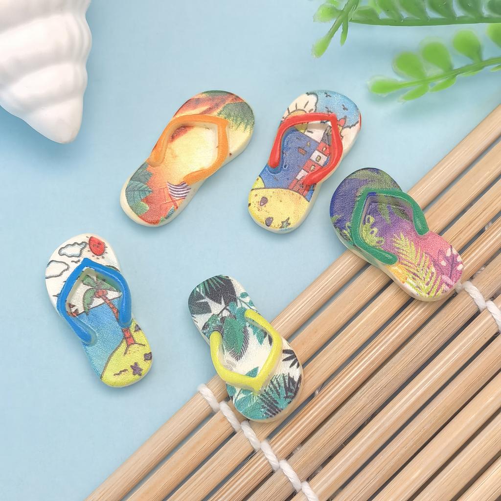 100pcs Simulation Slippers Summer Beach Miniature Accessories Mini Resin Slipper Model Toys for Doll House Shoes Slime Charms