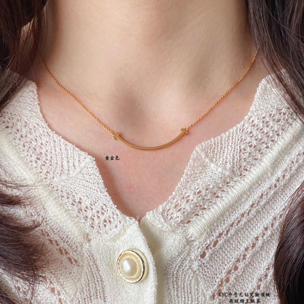 V Metal CNC Upgraded Medium Diamond Free Smiling Face Necklace Chain Length of 45cm. It Is a Must-have for Daily Wear, High-quality Jewelry