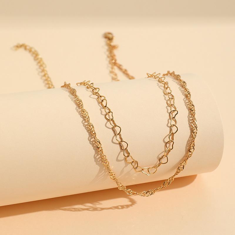 Japan and South Korea New Spot, Personalized Geometric Metal Hollow Necklace, Peach Heart Chain Double-layer Necklace, 1 Necklace.