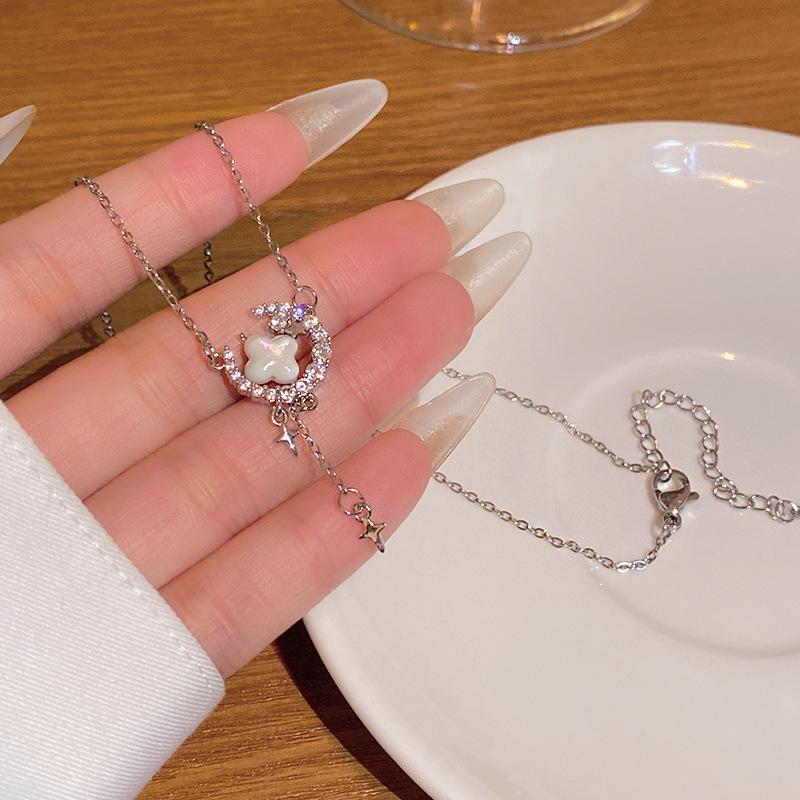 High-end Super Flash Zircon Titanium Steel Necklace Women's Versatile Niche Temperament Silver Collarbone Chain Internet Celebrity New Accessories