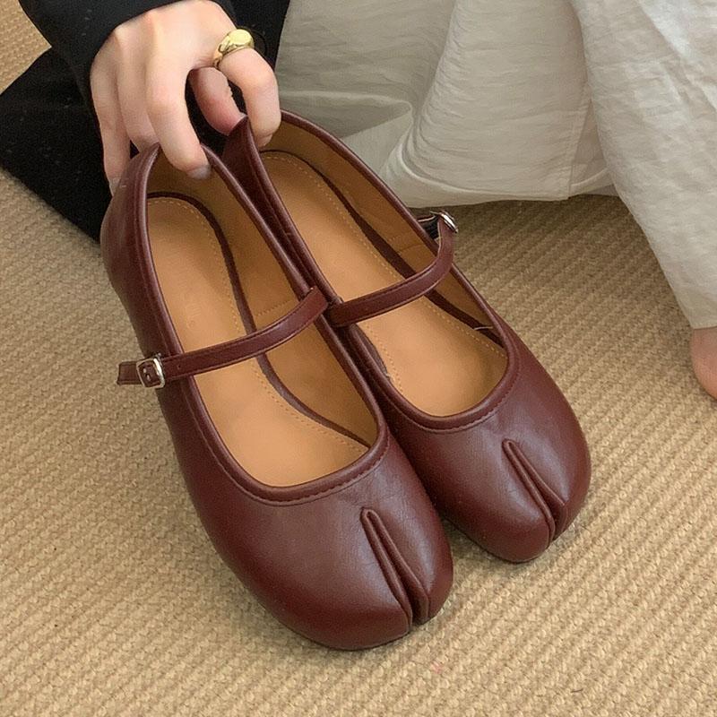 

Мода 2025 Новая Мода Ремешок с Пряжкой Женские Мэри Джейн Лолита Балетки Обувь Женская Странный Носок Обувь Мелкие Женские Балетки С Обувью 40