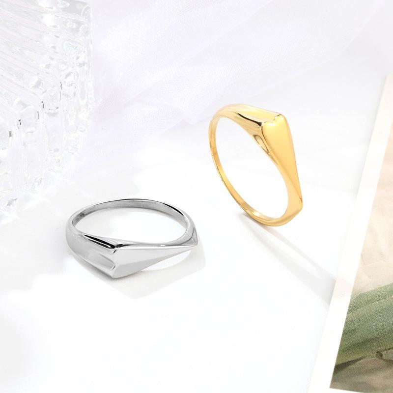 Simple and Fashionable Peach Heart Ring Niche Design Smooth Plain Ring Ring Design Women's Jewelry Titanium Steel