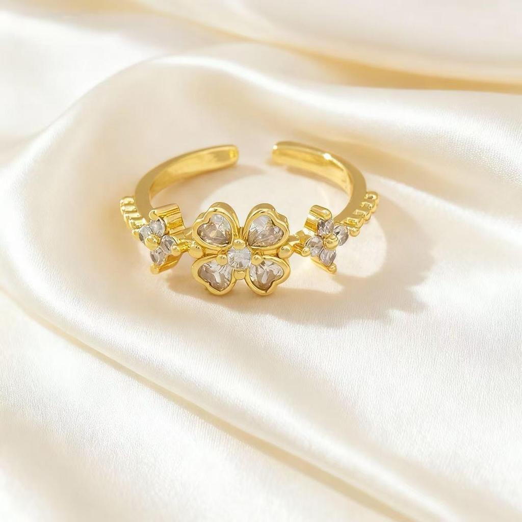 Hollow Rhombus Two-Tone Diamond-Studded Four-Leaf Clover Zirconia Ring for Women