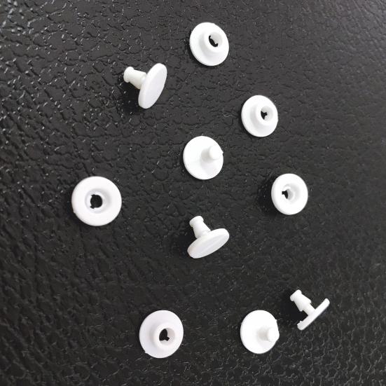 10ks nýtů plážových tašek Jednoduchá instalace Výměna stabilního upevnění Plastová taška Náhradní nýty Nýty Domácí potřeby