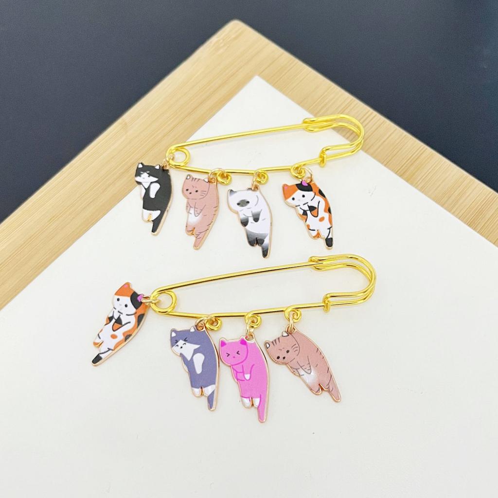 Creative Cat Enamel Pins Cute Cat Breast Brooch Black and White Orange Grey Pink Cat Pins Lapel Badge Animal Jewelry Gifts