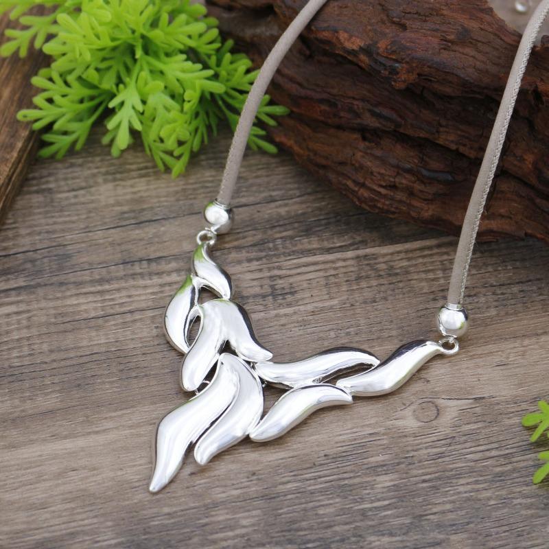 New Hollow Geometric Lines Leather Rope Necklace Women's Fashion High Sense Irregular Lines Versatile Necklace