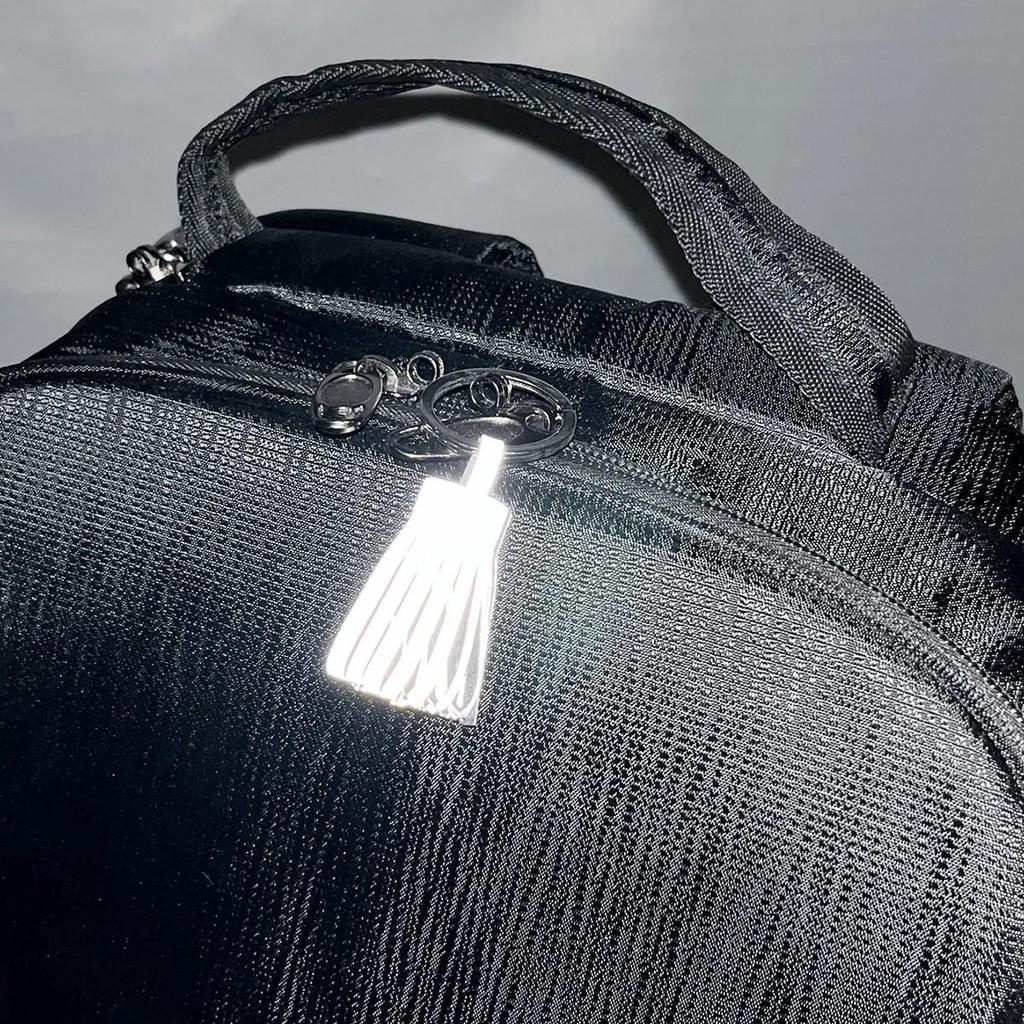 Portachiavi Lampada da Notte con Nappa Riflettente Grigia: Ciondolo in Pelle PU Luminoso