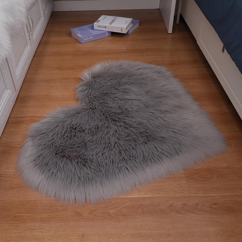 Heart-Shaped Plush Imitation Wool Rug and Cushion for Living Room or Bedroom