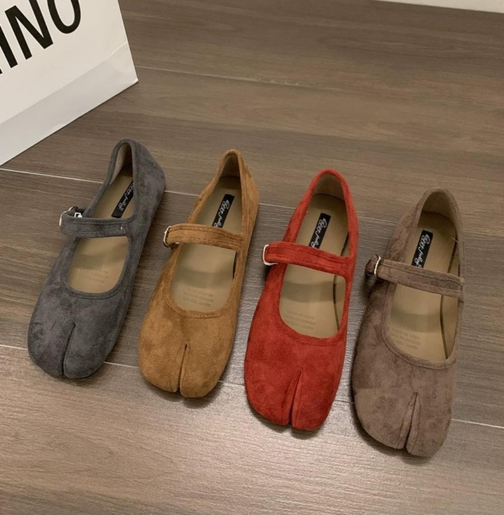 Fashion 2025 Japanese Style Tabi Ninja Shoes Women Retro Suede Flats Split Hoof Toe Boat Shoes Femme Mary Jeans Mocasines Ballerina Shoe
