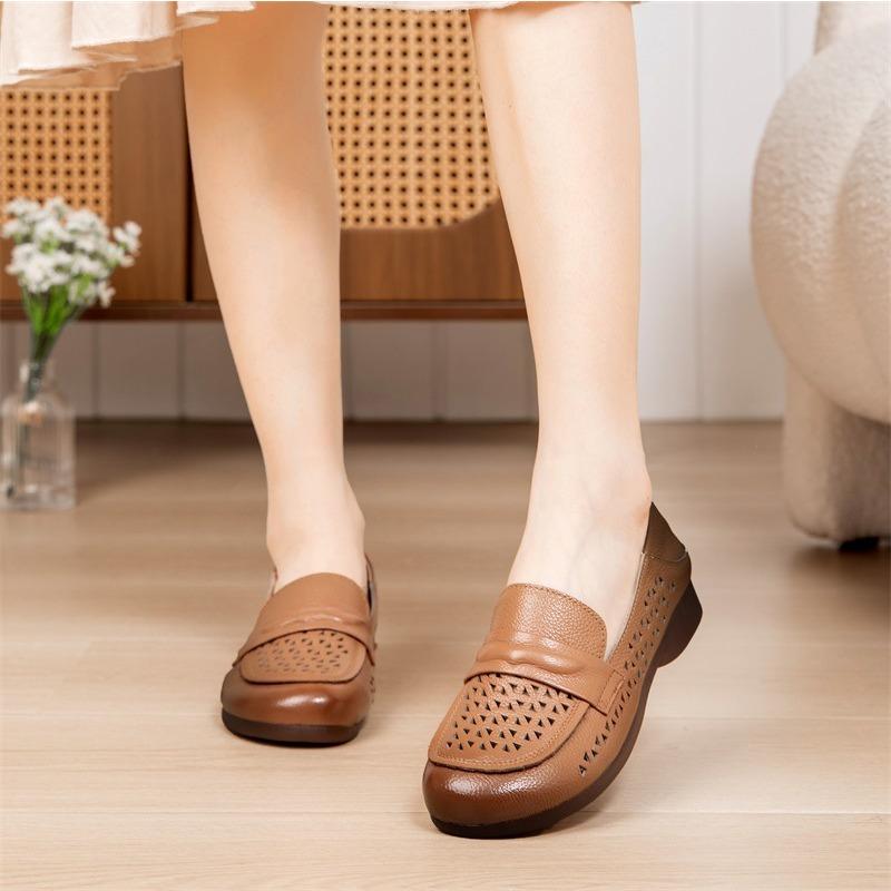 

Летние новые кожаные туфли для мам на мягкой подошве из говяжьей кожи, повседневные туфли-лодочки на плоской подошве с перфорацией, женские сандалии с отверстиями для среднего и пожилого возраста 41 хаки